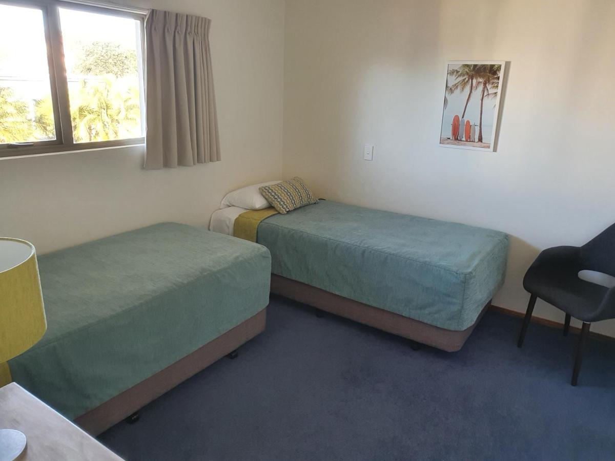 Breakers Motel Whangamata Buitenkant foto
