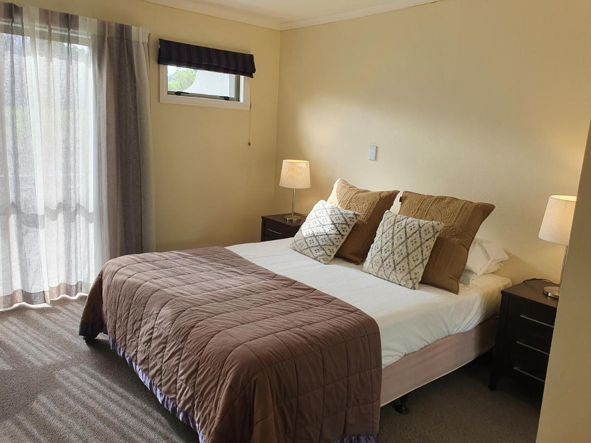 Breakers Motel Whangamata Buitenkant foto