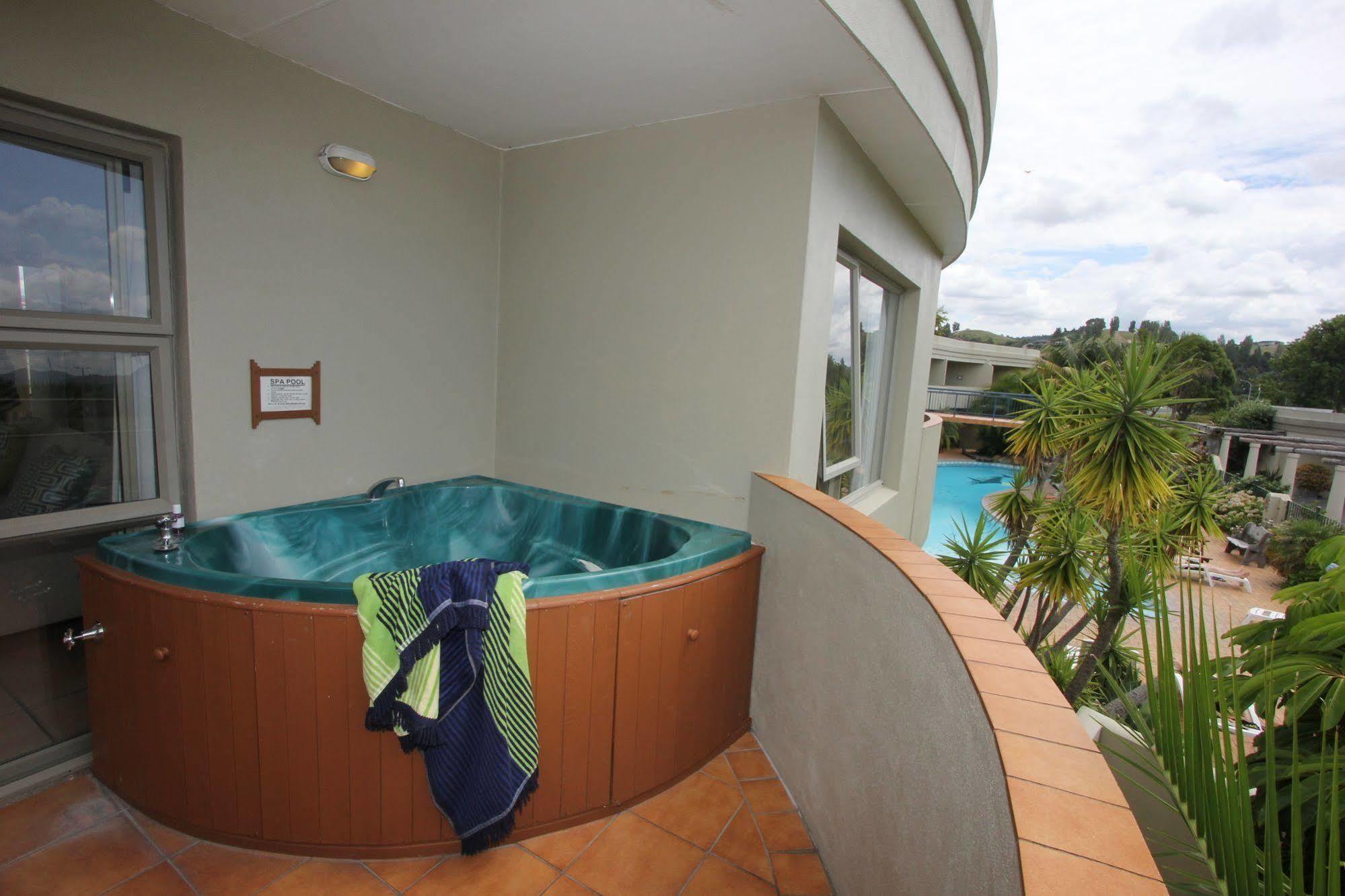 Breakers Motel Whangamata Buitenkant foto