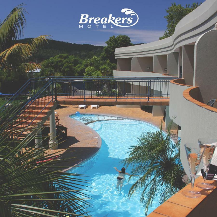 Breakers Motel Whangamata Buitenkant foto